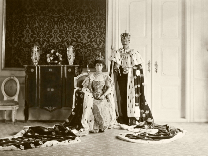 Kong Haakon og Dronning Maud vart krona i 1906. Foto: Peder O. Aune, Dei kongelege samlinger.